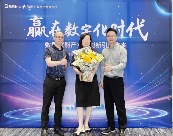 参会嘉宾合影3.png
